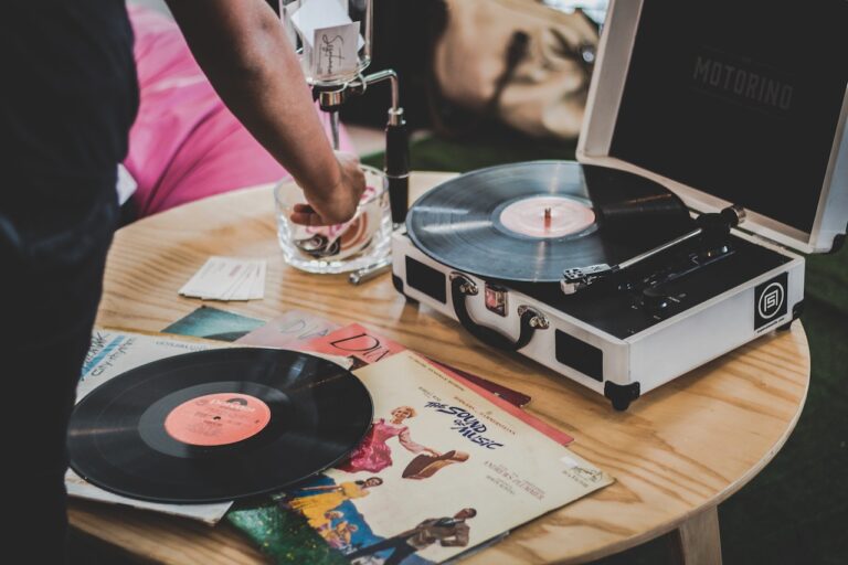 Find Out How To Pack Vinyl Records For Moving